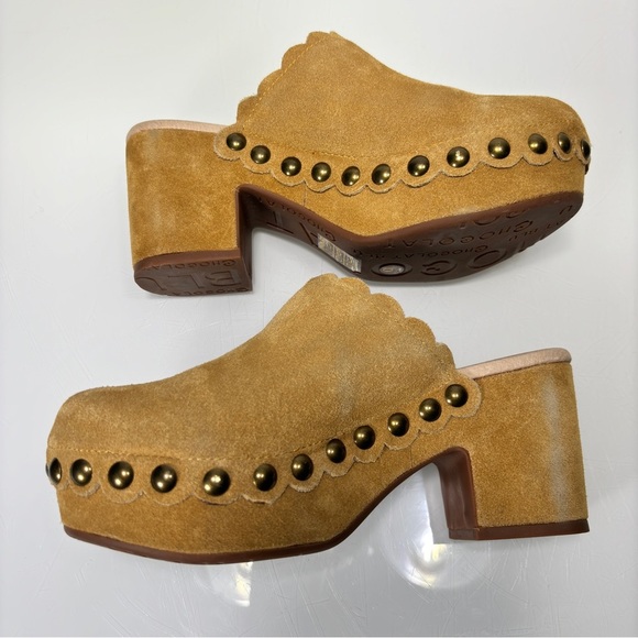 Chocolat Blu Gemini Scalloped Studded Tan Suede Heeled Clogs Size 6 - Picture 6 of 15